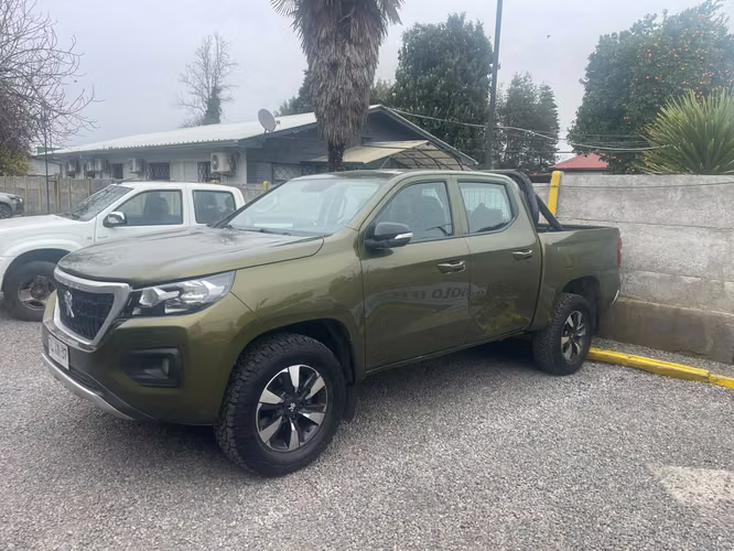 Peugeot Landtrek año 2024, doble cabina, tracción 4x4 y transmisión automática. - Imagen 4