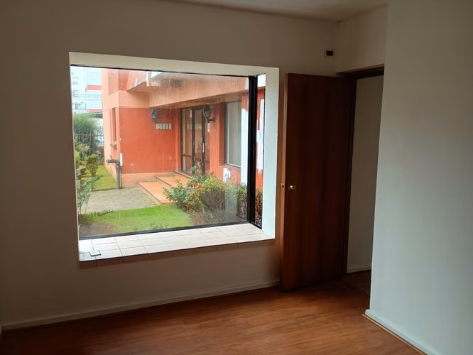 Se arrienda gran departamento central - Imagen 9