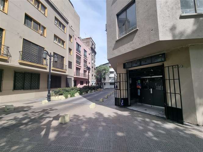 Local Comercial en arriendo en Santiago - Imagen 4
