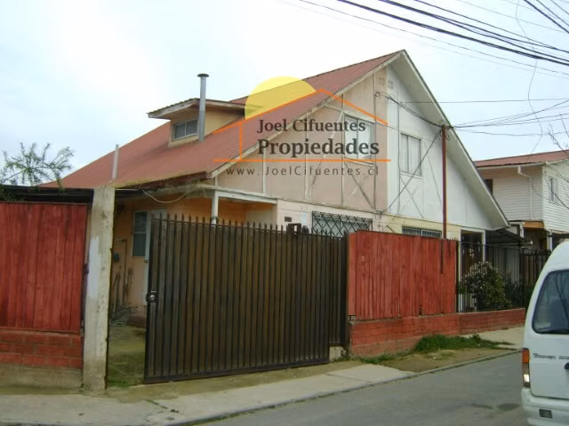 Casa 2 pisos, amplio living comedor, 3 dormitorios, 2 baños. Cod-2284