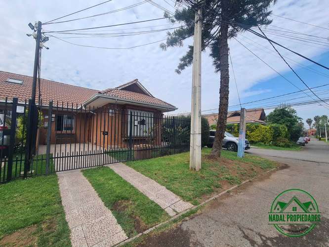 Casa Esquina / Regularizada / 3D + 2B + E (184183)