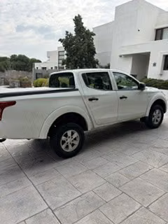 Camioneta Mitsubishi L200 - Imagen 2