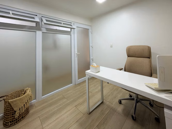 OFICINA EN VENTA EN EDIFICIO ARENAS DE AMUNATEGUI, LA SERENA. - Imagen 8