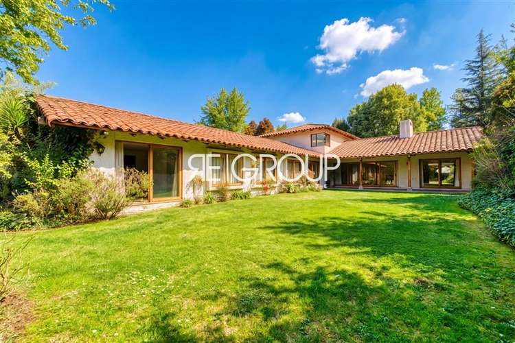 Casa en venta de 6 dorm. en Lo Barnechea