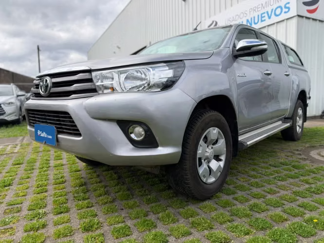 Toyota Hilux 2.7 SR MT 4X2 2017