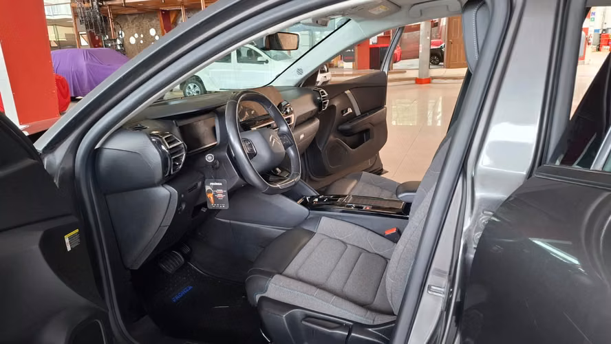 CITROËN C4 SHINE 1.5 BLUE HDI AUT 2023 - Imagen 9