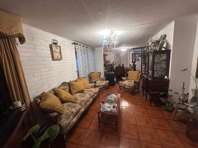 EXCELENTE CASA EN ARRIENDO: AMPLIA, FAMILIAR EN CONDOMINIO