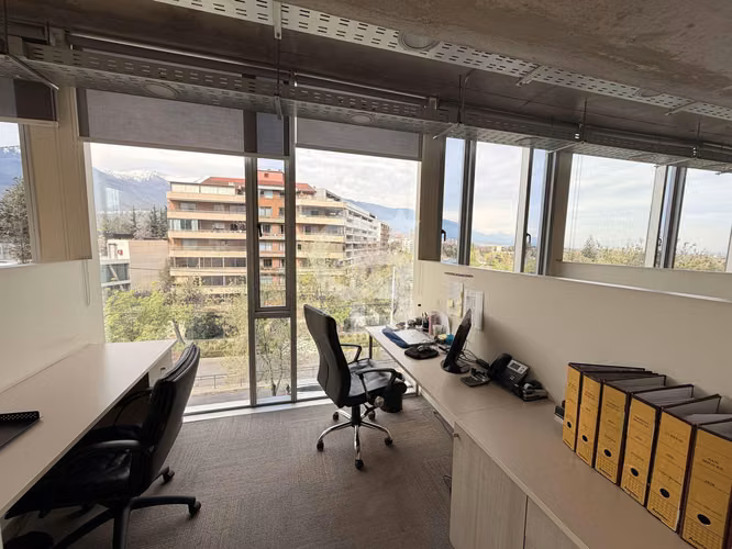 Ofiicina con vista despejada y excelente ubicación - Imagen 9
