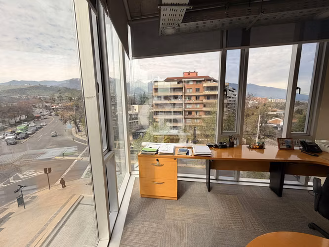 Ofiicina con vista despejada y excelente ubicación - Imagen 14