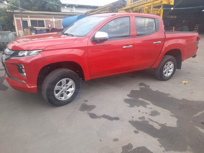 Mitsubishi Katana L200 año 2020 - Imagen 2