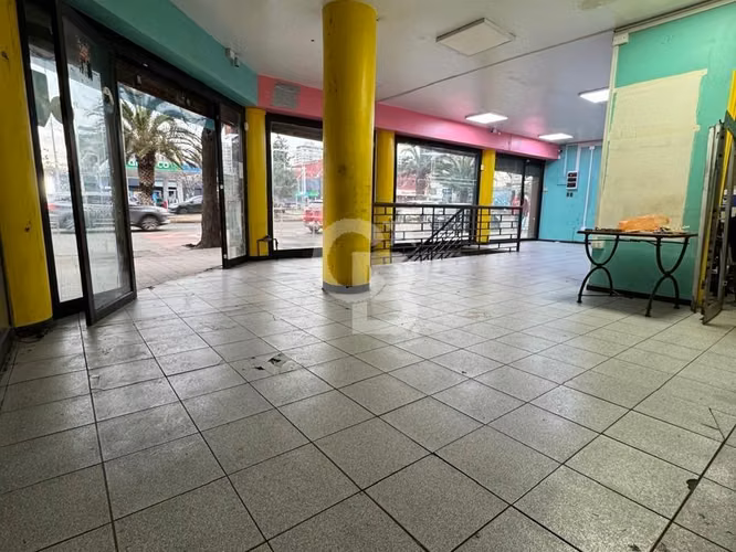 Amplio Local Comercial Avda. Matta, Santiago. - Imagen 9