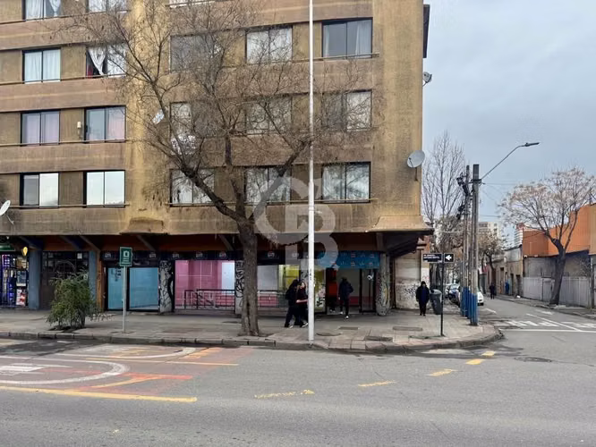 Amplio Local Comercial Avda. Matta, Santiago. - Imagen 21