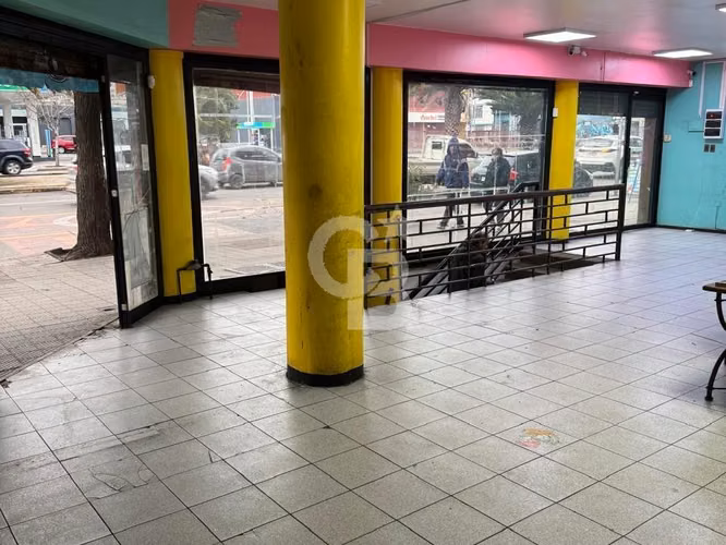 Amplio Local Comercial Avda. Matta, Santiago. - Imagen 11