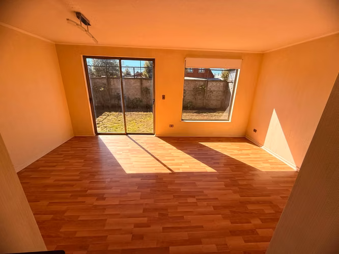 SE ARRIENDA CASA EN CONDOMINIO RECIEN REMODELADA 3D 3B - Imagen 4