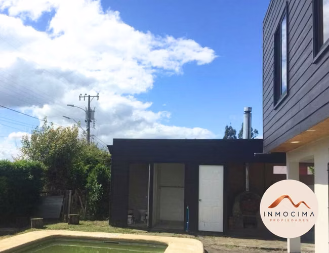 Venta Casa en Quillón: 4 Dormitorios, Amplio Terreno y Piscina - Imagen 2