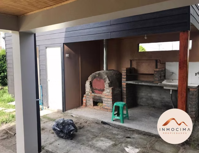 Venta Casa en Quillón: 4 Dormitorios, Amplio Terreno y Piscina - Imagen 4