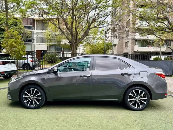 TOYOTA COROLLA SE-G CVT 172T1S0 - 2018 | 4772 - Imagen 4