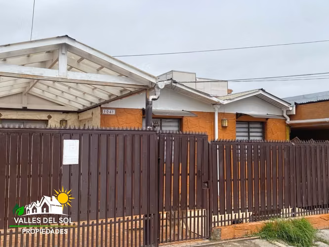 SE VENDE AMPLIA CASA SECTOR AV EL SAUCE