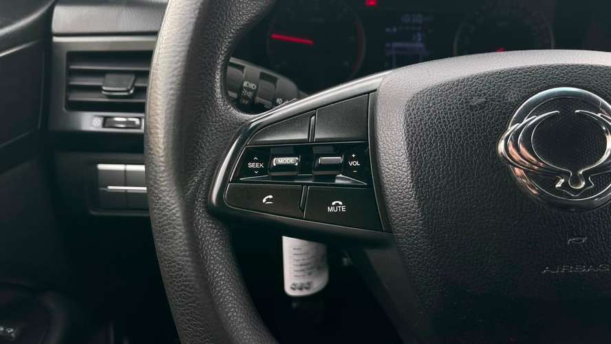 SSANGYONG GRAND MUSSO 2.2  LX TD DIESEL 2WD MT 4P (2021) - Imagen 10