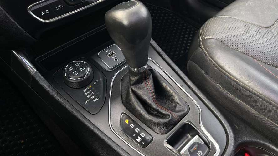 JEEP CHEROKEE 3.2 TRAILHAWK 4X4 AT 5P (2019) - Imagen 9