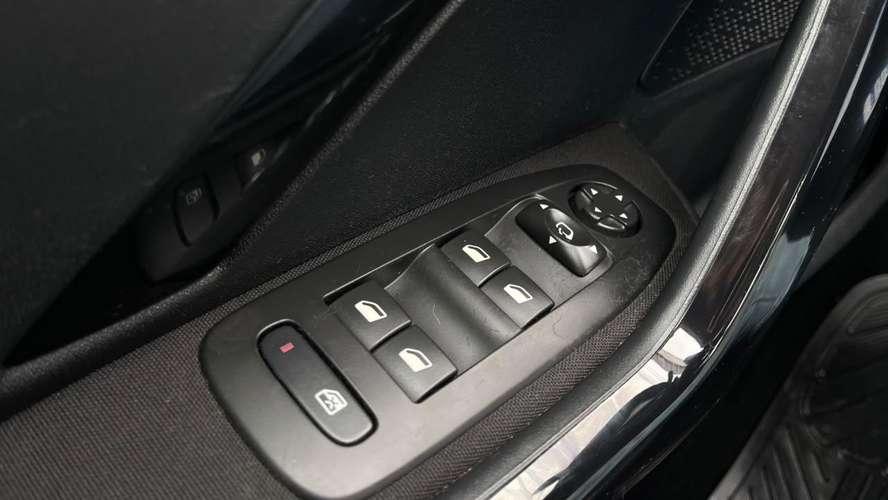 PEUGEOT 208 ACTIVE 1.2 (2016) - Imagen 15