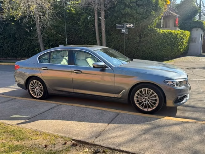 BMW 530 EXECUTIVE - 2018 | 4710 - Imagen 9