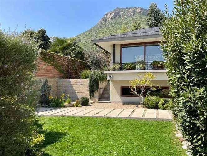 Casa en venta de 4 dorm. en Las Condes