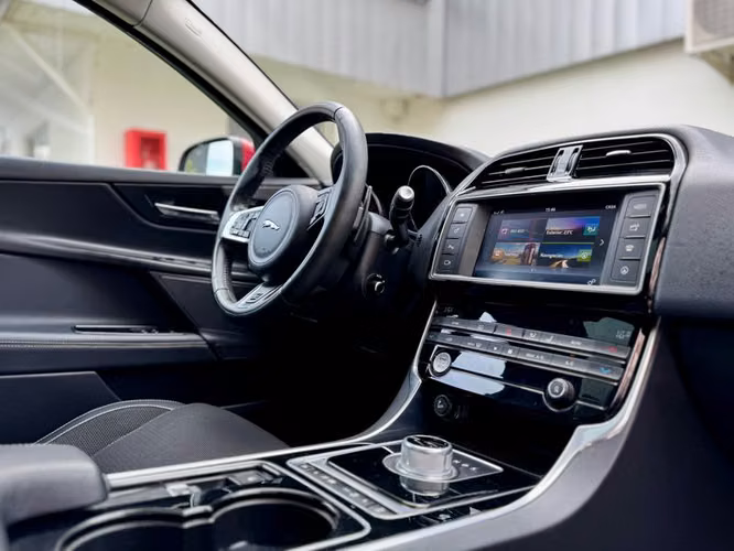 JAGUAR XE 2.0I R-SPORT - 2016 | 4553 - Imagen 17