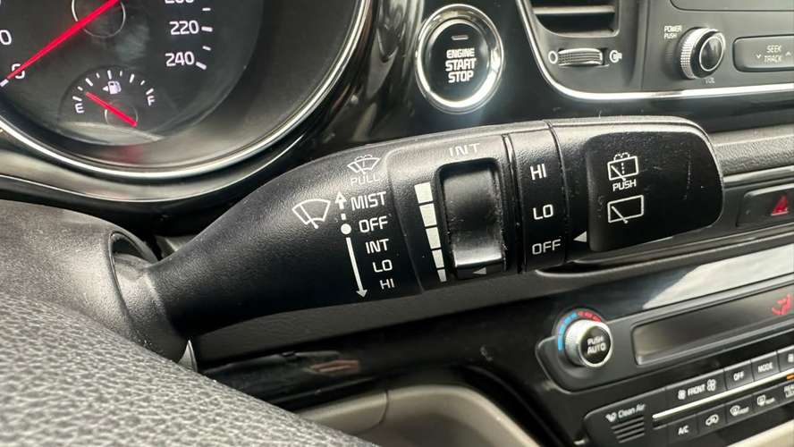 Kia Grand Carnival EX 3.3 (2016) - Imagen 14