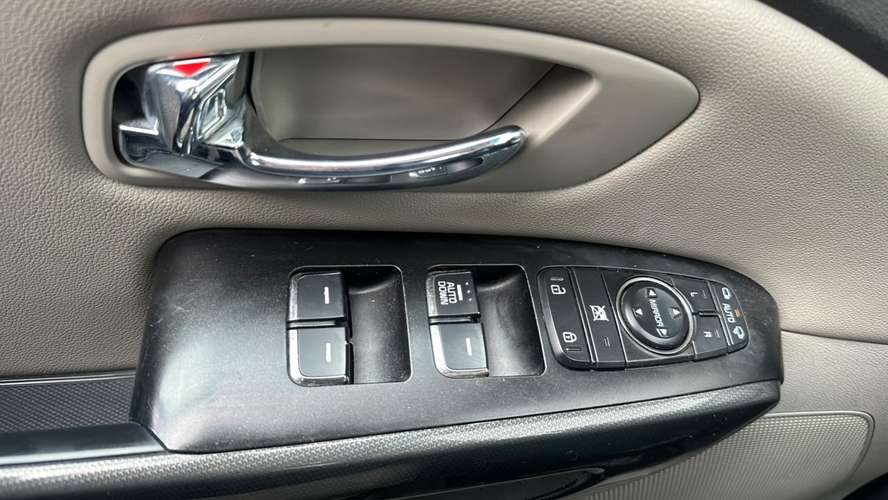 Kia Grand Carnival EX 3.3 (2016) - Imagen 18