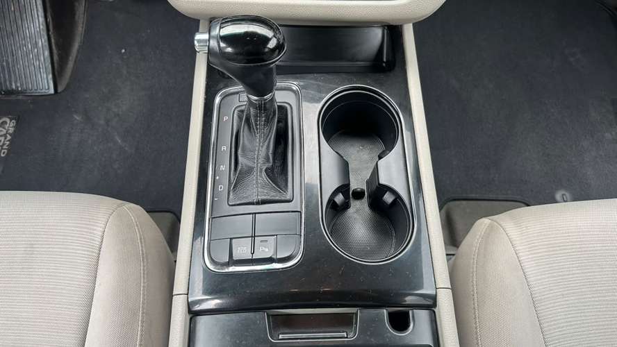 Kia Grand Carnival EX 3.3 (2016) - Imagen 7
