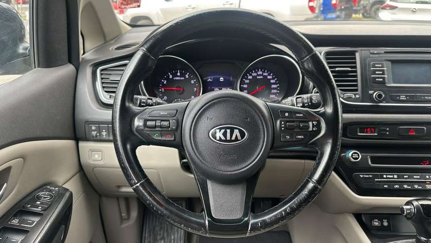 Kia Grand Carnival EX 3.3 (2016) - Imagen 11