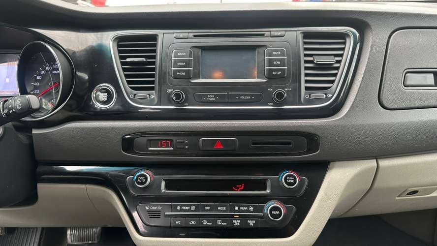 Kia Grand Carnival EX 3.3 (2016) - Imagen 8