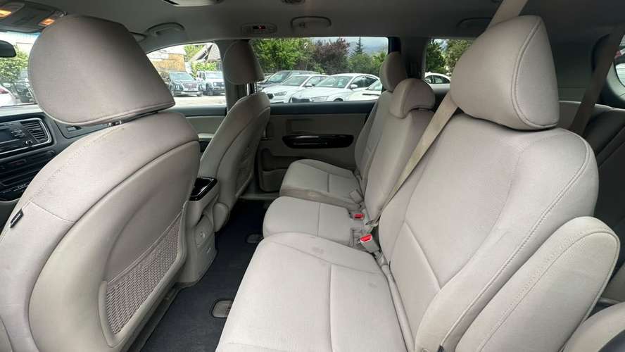 Kia Grand Carnival EX 3.3 (2016) - Imagen 20