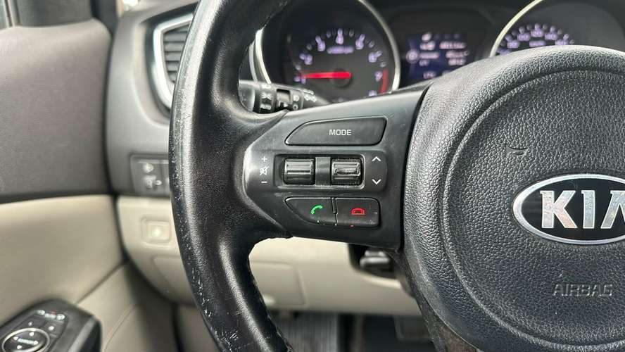 Kia Grand Carnival EX 3.3 (2016) - Imagen 15