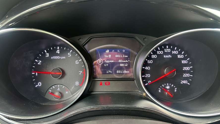 Kia Grand Carnival EX 3.3 (2016) - Imagen 12
