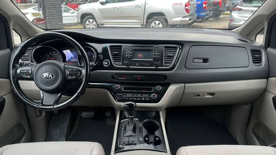 Kia Grand Carnival EX 3.3 (2016) - Imagen 6