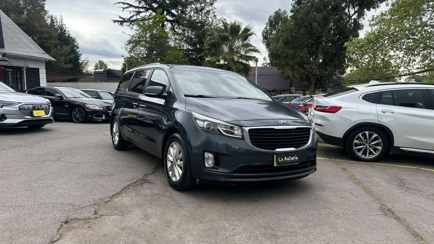 Kia Grand Carnival EX 3.3 (2016) - Imagen 2