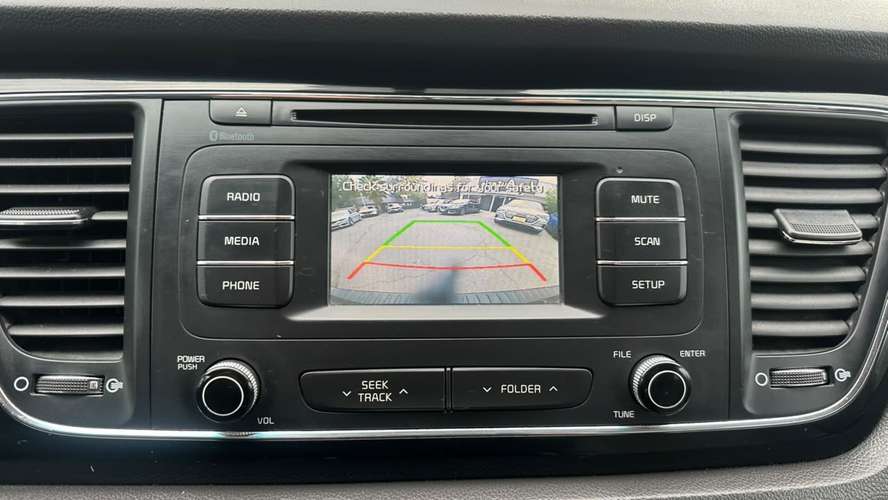 Kia Grand Carnival EX 3.3 (2016) - Imagen 9