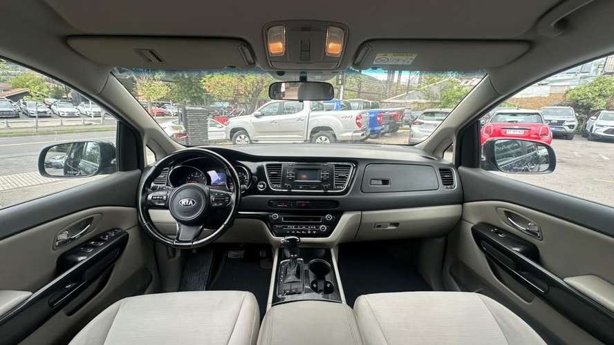Kia Grand Carnival EX 3.3 (2016) - Imagen 5