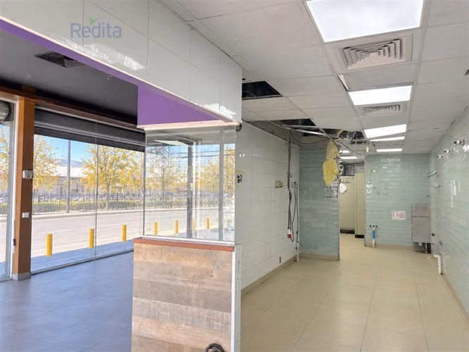 Local 105m2 en Strip Center Alto Flujo Metro Puente Alto