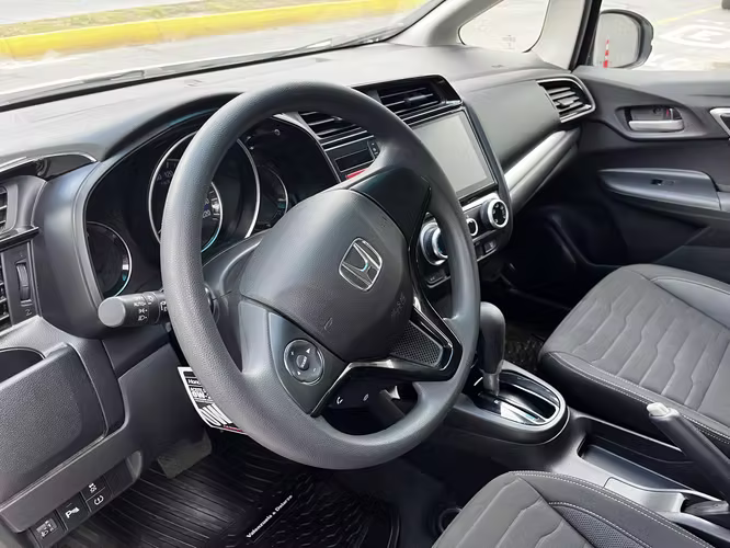 HONDA WR-V LX 1.5 AUT SMART 2025 SÓLO 6.000 KM.