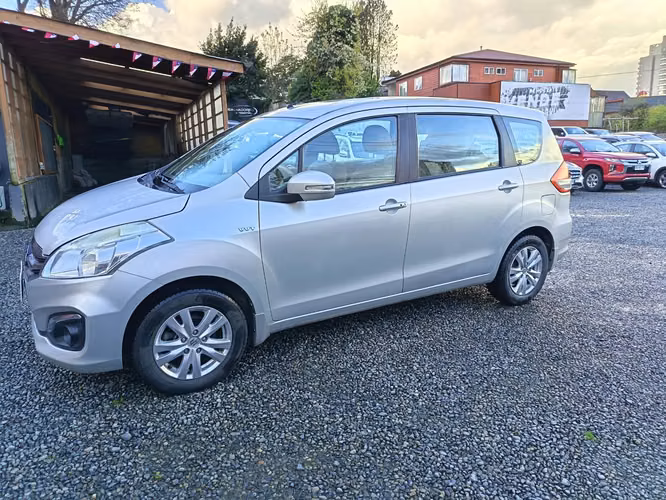 SUZUKI ERTIGA GLX 1.4 TRES CORRIDAS - Imagen 5
