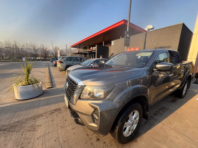 NISSAN NAVARA XE 2.3 DIESEL 4x2 - Imagen 2