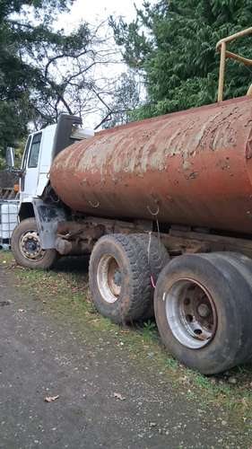 Camión Ford cargo para desarme - Imagen 4