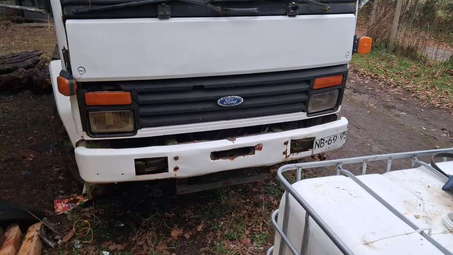 Camión Ford cargo para desarme - Imagen 10
