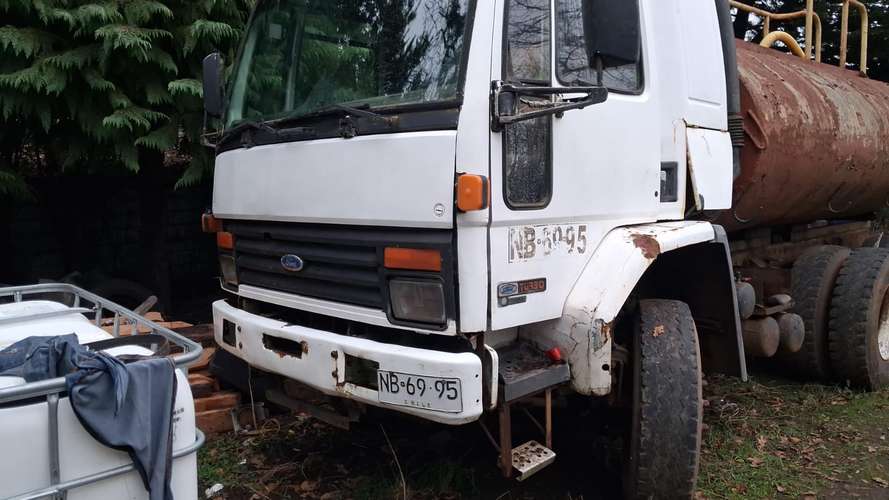 Camión Ford cargo para desarme - Imagen 6