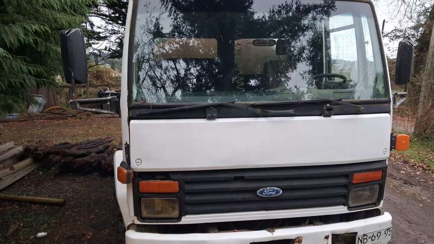 Camión Ford cargo para desarme - Imagen 5