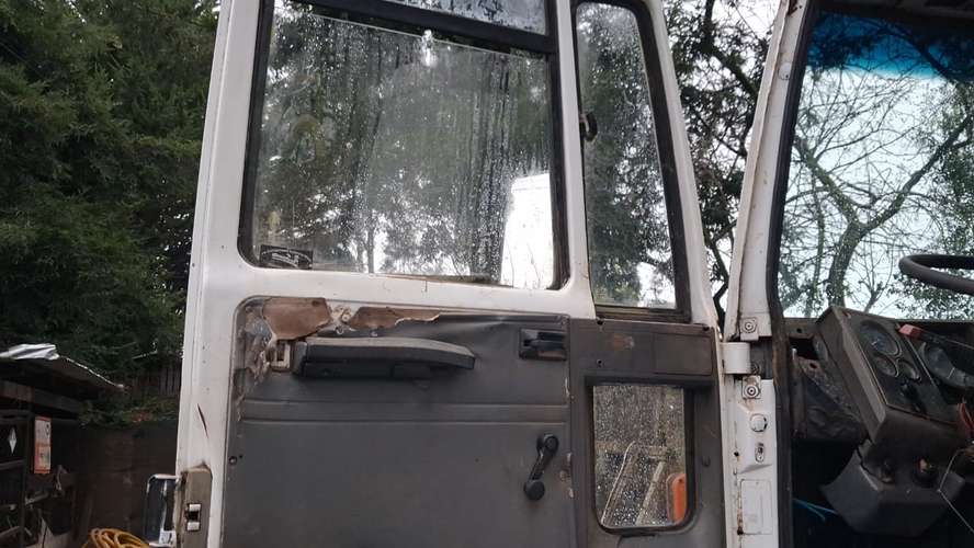 Camión Ford cargo para desarme - Imagen 2