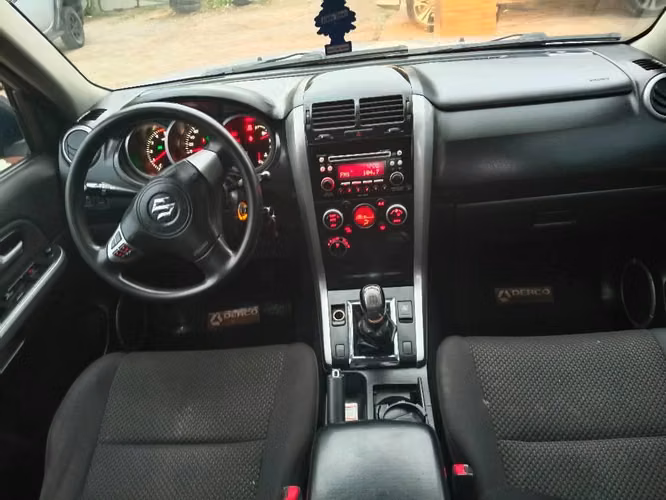 VENDO SUZUKI GRAND NOMADE 4X4 2010 DIESEL 1.9 F